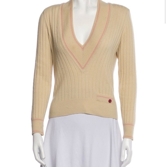 💋CHANEL Beige V-Neck Sweater with Pink Accents LB001 - Picture 2 of 8